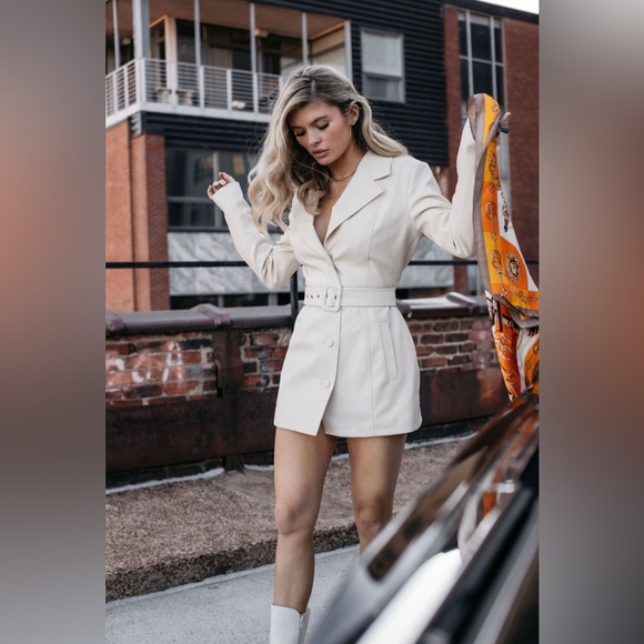 Kittenish - NWT! Cream Faux Leather Belted Trench Coat - Picture 15 of 15